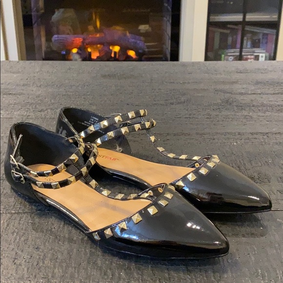 Black shiny flat pump with gold details - Picture 2 of 2